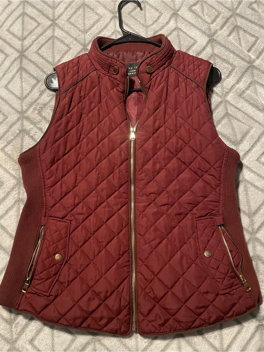 Love Tree Quilted Vest in Burgundy